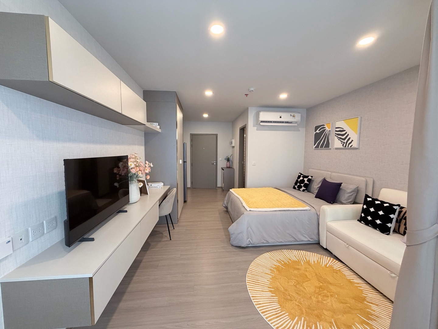 26 sq m. Studio ready to move in! Fully furnished with free transfer fee at Aspire Sukhumvit-Rama 4