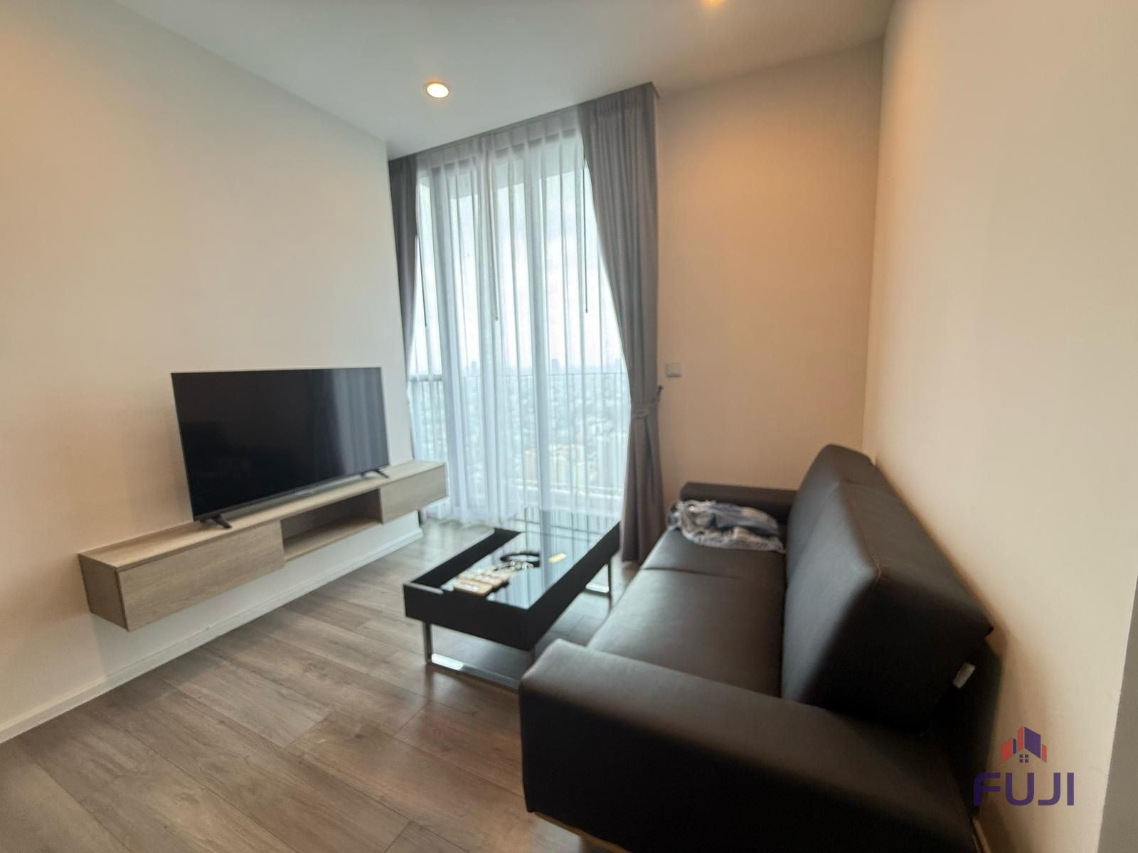 Spacious 2-Bedroom Condo for Rent at Whizdom Essence Spacious 2-Bedroom Condo for Rent at Whizdom Essence