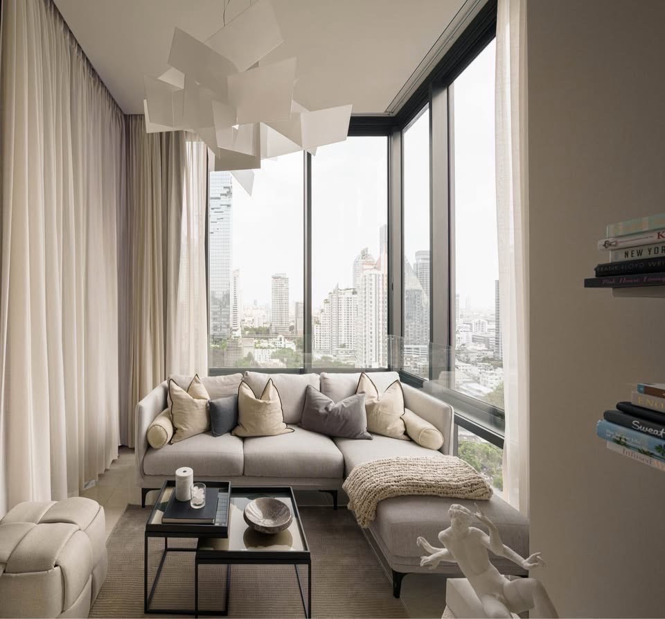 FOR RENT: A Beautifully Decorated 2-Bedroom Unit at Ashton Silom – รูปที่ 2
