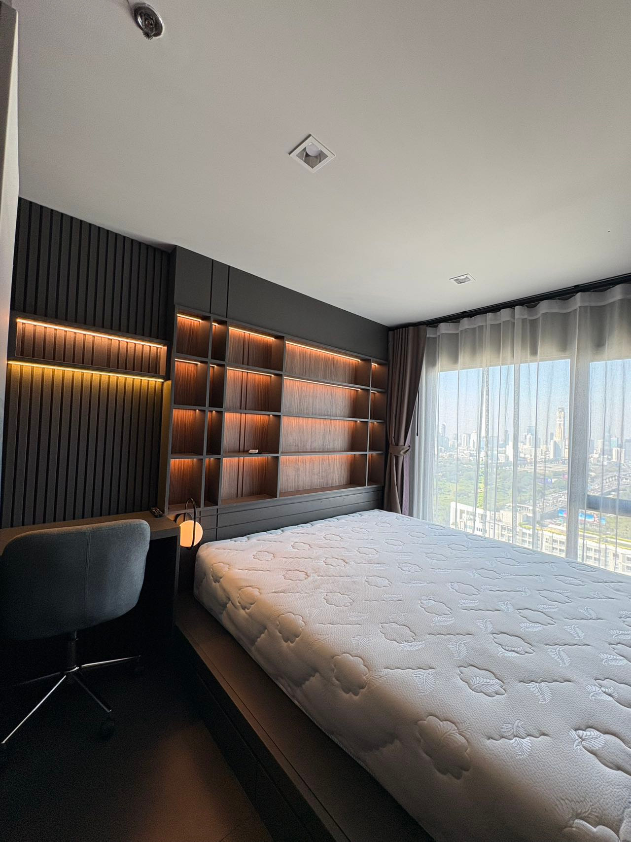 For Rent!!! | Life Asoke - Rama 9 | Ready-to-Move-in 🏡✨ Modern condo in the heart of Rama 9, just minutes from MRT Phra Ram 9, shopping malls, offices & lifestyle destinations. 🌆🚇 – รูปที่ 4