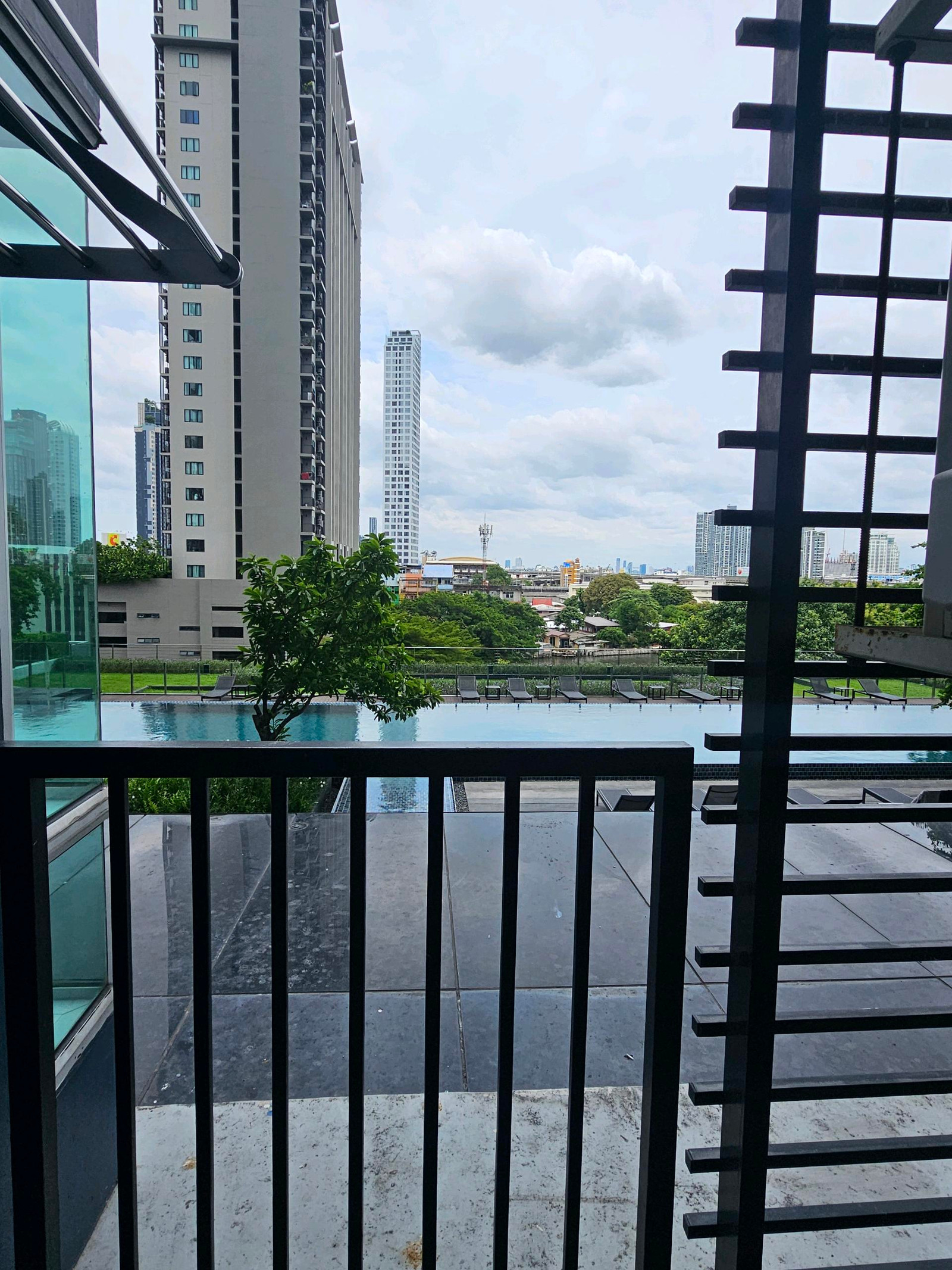 ให้เช่าระยะสั้น รายเดือน รายปี The Base Sukhumvit 77 ห้องสวย วิวสระ ให้เช่าระยะสั้น รายเดือน รายปี The Base Sukhumvit 77 ห้องสวย วิวสระ