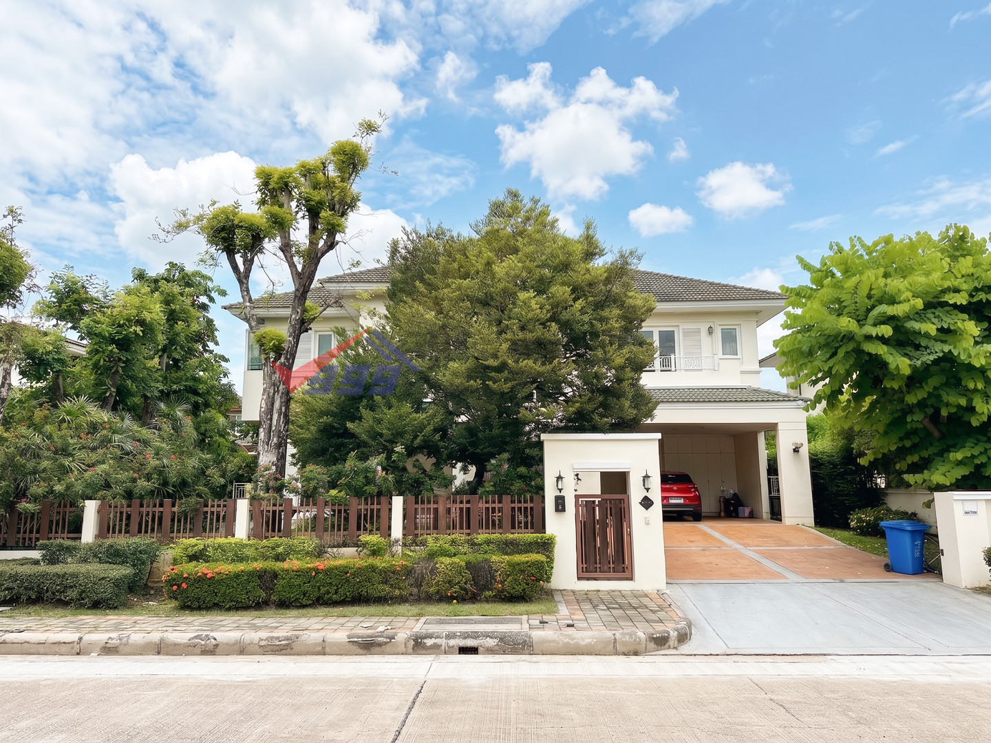 Golden Lanna Village Single House on Ramkhamhaeng Road | 4 Bedrooms with a Private Swimming Pool & Spacious Living Area Golden Lanna Village Single House on Ramkhamhaeng Road | 4 Bedrooms with a Private Swimming Pool & Spacious Living Area