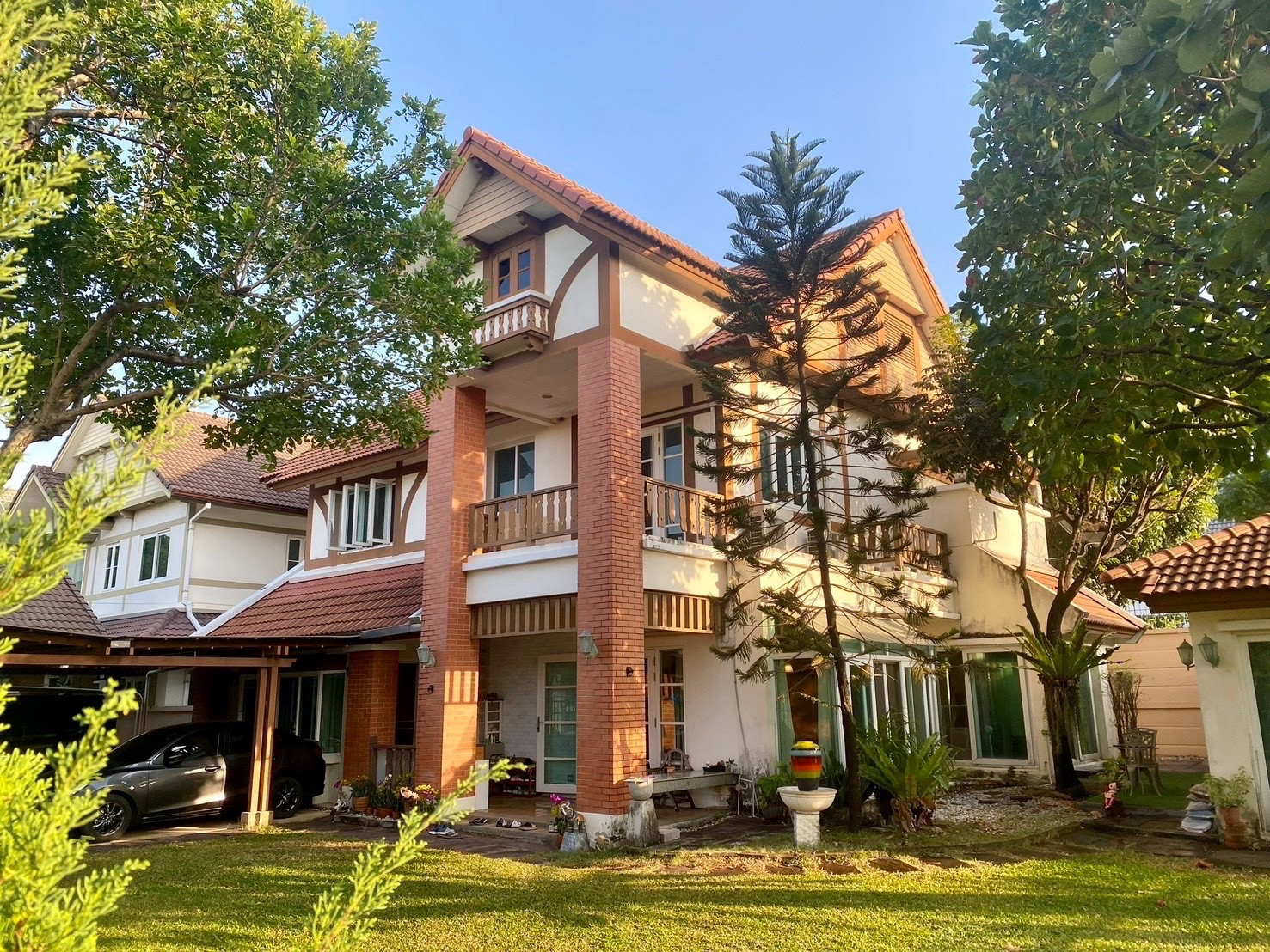 🏠💙 19,500,000.- Laddarom Watcharapol Sukhaphiban 5 📍 Behind the corner of the beautiful house number 111/168 | Close to the expressway only 2 minutes | Fully functional as a guest house ✨ ☁️ 5 bedrooms, 4 bathrooms | Area 151 sq m | Usable area 333 sq m 💎