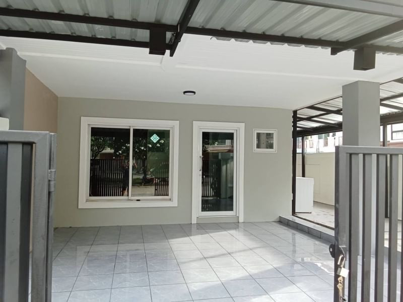 For rent, 3-story townhome, corner of Neo Classic Home Village, next to Ramintra Road. Walk to the skytrain just 80 meters. – รูปที่ 2