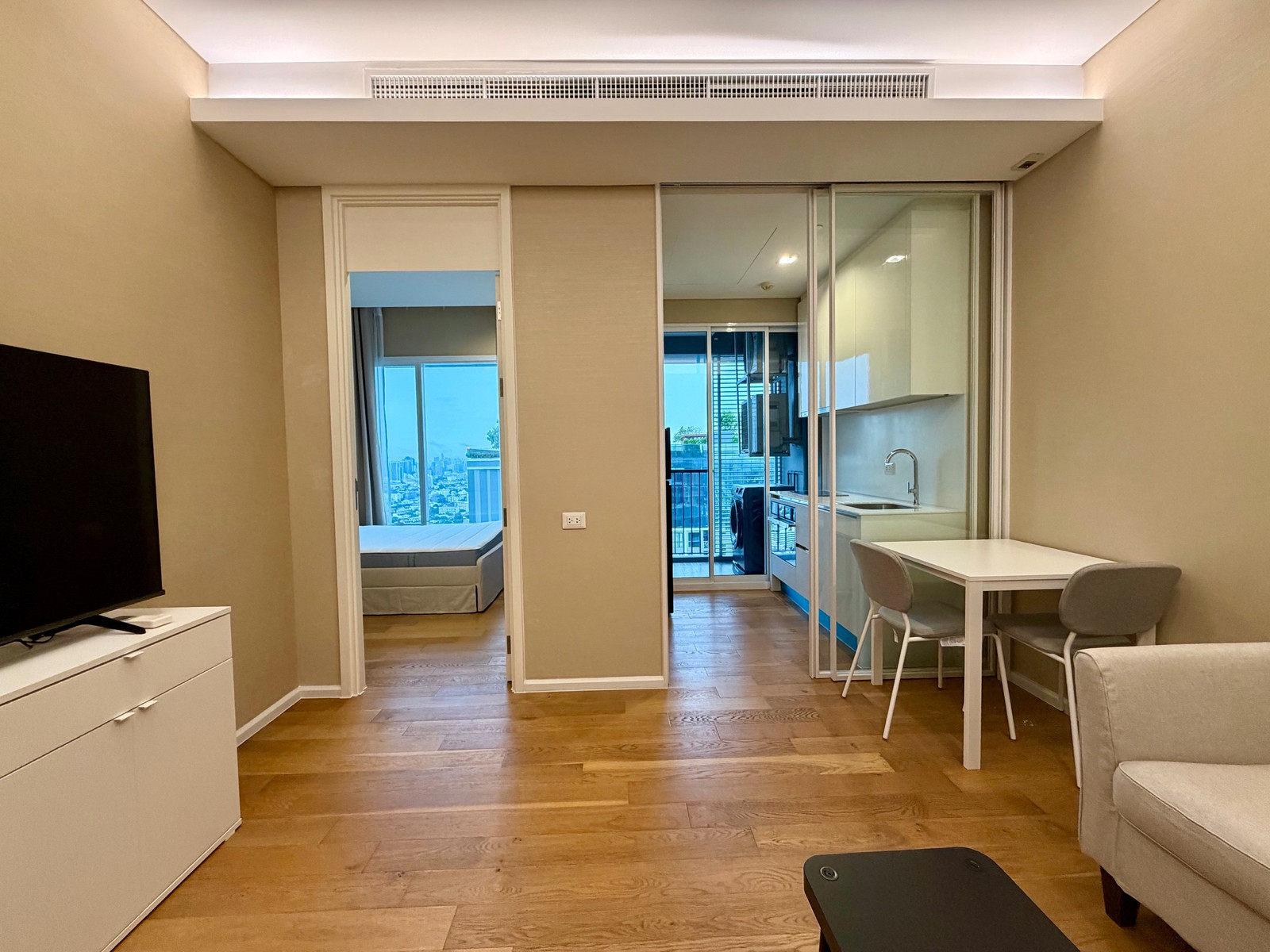 ✨ Magnificent creation! Condo The Saint Residences, Lat Phrao Intersection ✨1 large bedroom, 35 sq m, beautiful room, Minimal style, open, luxurious, facing south, receives the wind and receives good fortune. Ready to move in! 📍 Best location: near both B ✨ Magnificent creation! Condo The Saint Residences, Lat Phrao Intersection ✨1 large bedroom, 35 sq m, beautiful room, Minimal style, open, luxurious, facing south, receives the wind and receives good fortune. Ready to move in! 📍 Best location: near both B