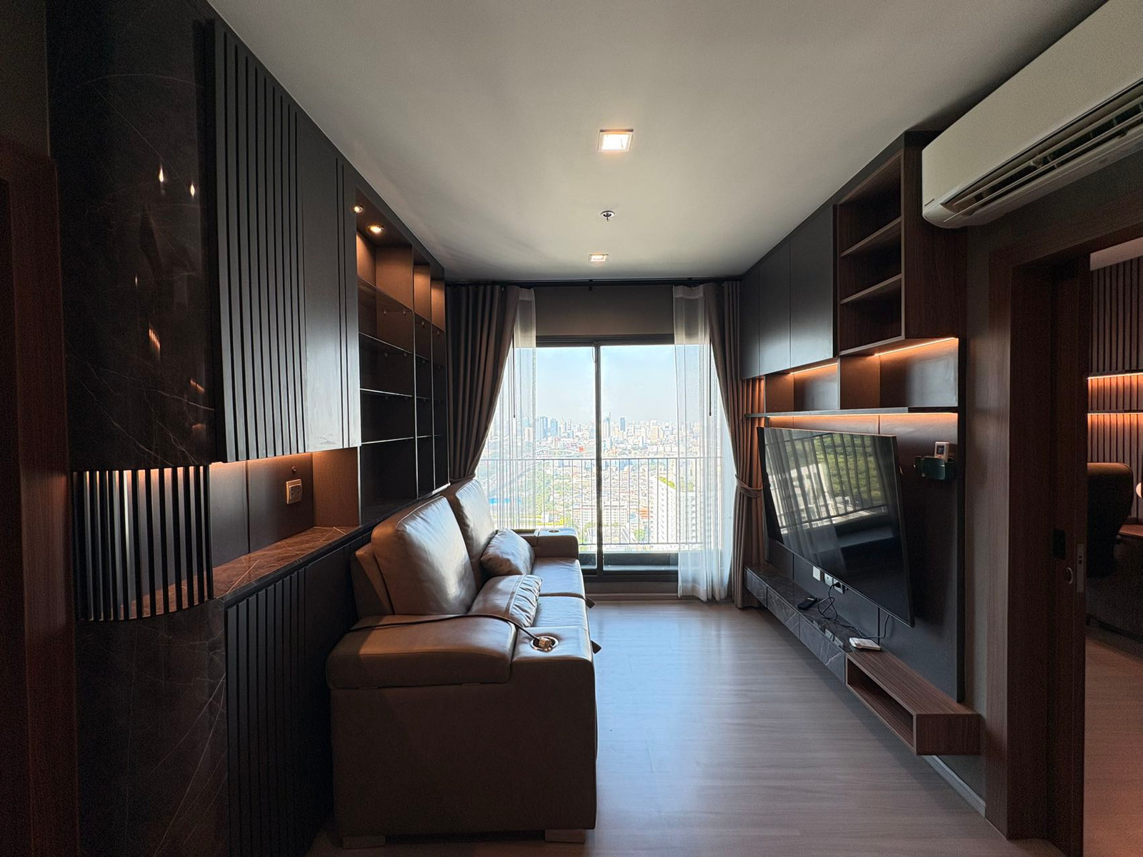 For Rent!!! | Life Asoke - Rama 9 | Ready-to-Move-in 🏡✨ Modern condo in the heart of Rama 9, just minutes from MRT Phra Ram 9, shopping malls, offices & lifestyle destinations. 🌆🚇