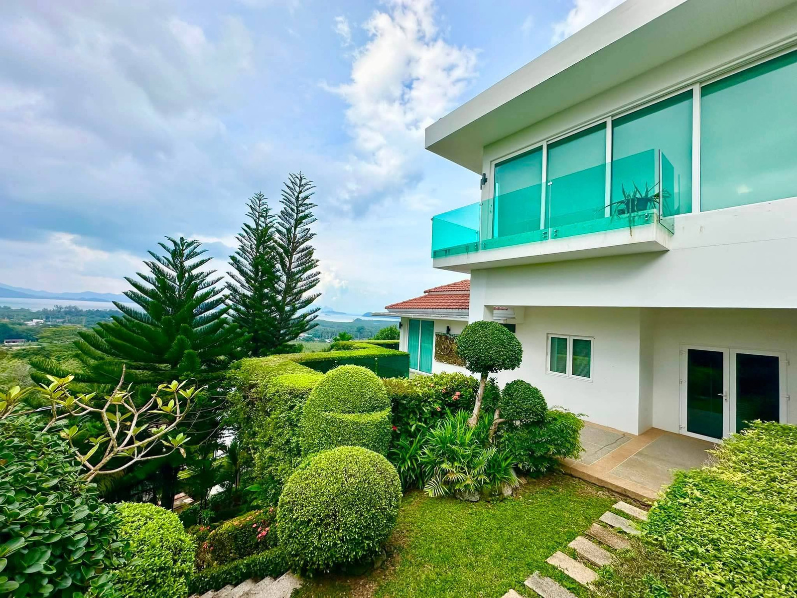 SR01✨ขายด่วน Poolvillaforsale #เหมาะสำหรับอยู่อาศัยบ้านพักตากอากาศหรือการลงทุนปล่อยเช่าที่ให้ผลตอบแทนสูง🔥 ขายด่วน! ซีวิวพูลวิลล่า ใกล้สนามกอล์ฟมิชชั่นฮิลส์ ภูเก็ต  – รูปที่ 2