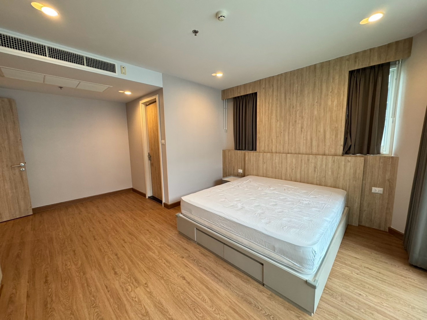 Urgent for rent!! Best price, corner room, ready to move in on 1 September 2026 / The central area is very beautiful✨Supalai Riva Grande – รูปที่ 3
