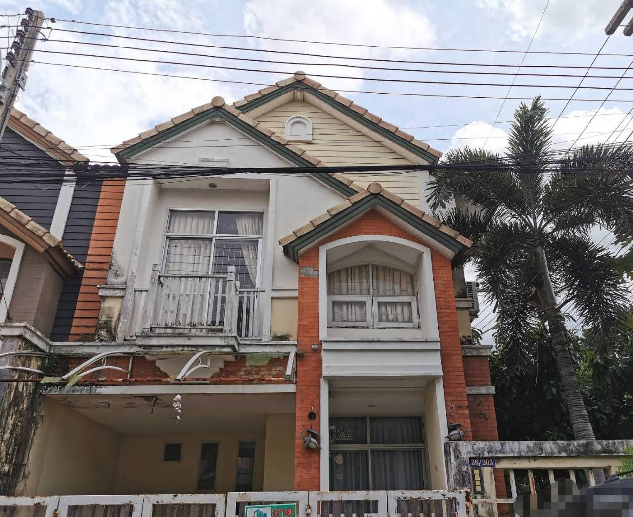 95643 - ขายด่วน !! ทาวน์เฮ้าส์หลังมุม โครงการหมู่บ้านวรางกูล คลอง 3 เนื้อที่ใหญ่ 24.4 ตร.วา