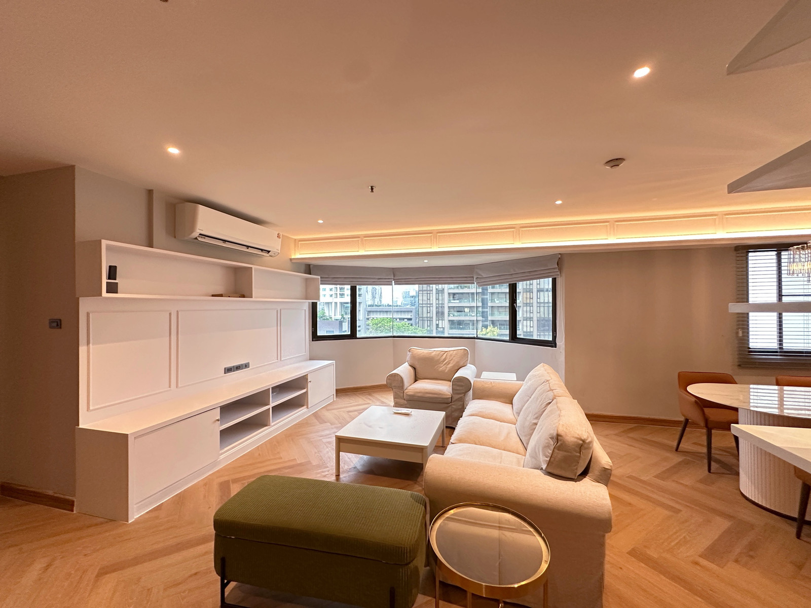 [ FOR RENT🏢 ] บ้านสวนเพชร (สุขุมวิท 39 / BTS พร้อมพงษ์)✨ สไตล์โมเดิร์นคลาสสิก | พื้นที่นั่งเล่นกว้างขวาง | 129 ตร.ม 2 ห้องนอน 2 ห้องน้ำ ✨