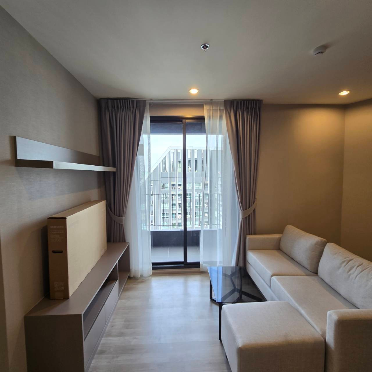 Urgent one price Ideo mobi suk. eastpoint 1bedroom wide 3unit fully decorated 40.29sq.m. only 3.99mb. Tel. 0957615782 Urgent one price Ideo mobi suk. eastpoint 1bedroom wide 3unit fully decorated 40.29sq.m. only 3.99mb. Tel. 0957615782