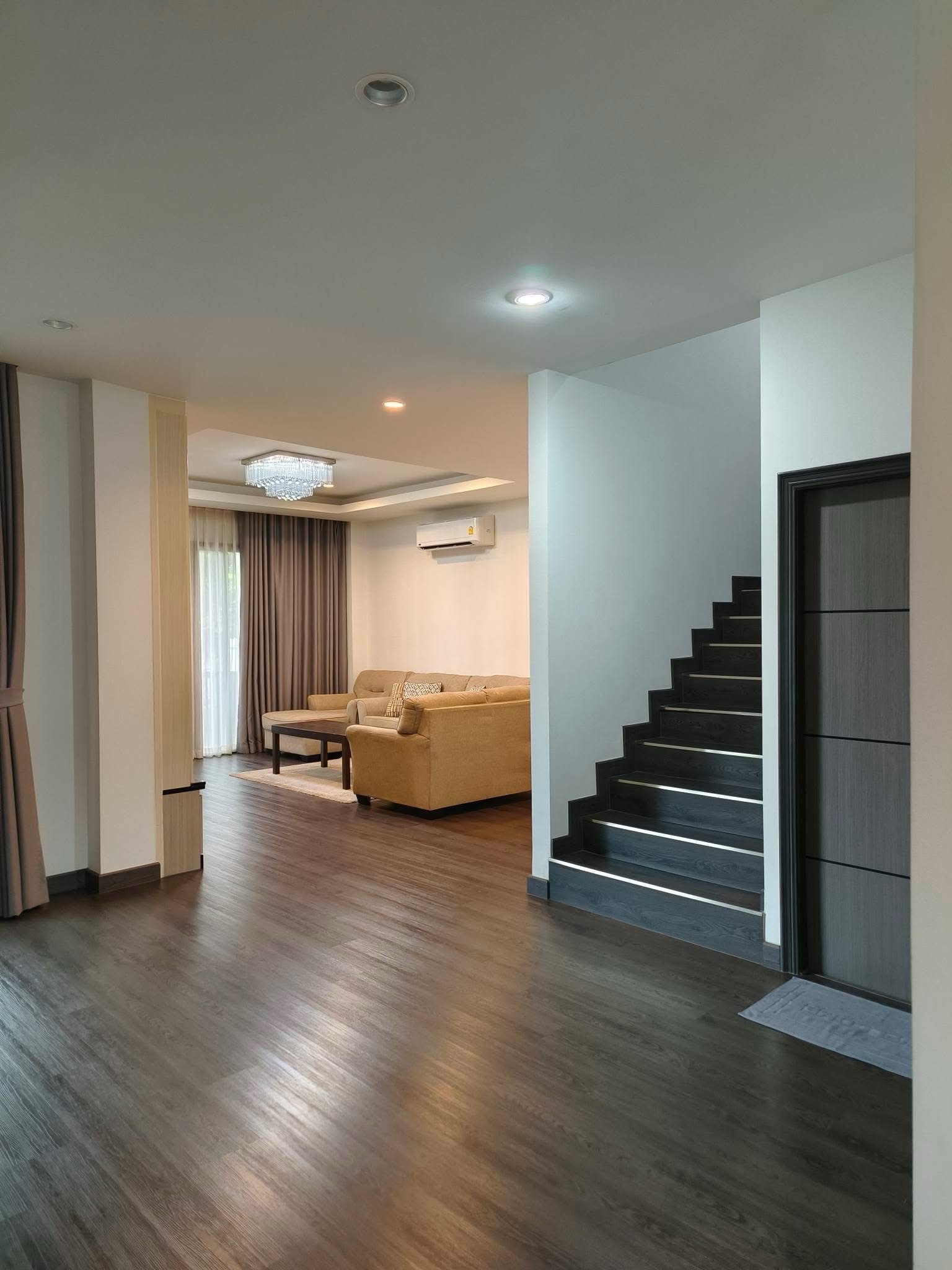 ขาย บ้านเดี่ยว 3 ชั้น ย่านเอกมัย ใกล้ BTS เอกมัย สุขุมวิท 65 | บ้านสร้างเอง ตกแต่งครบ พร้อมเข้าอยู่ – รูปที่ 2