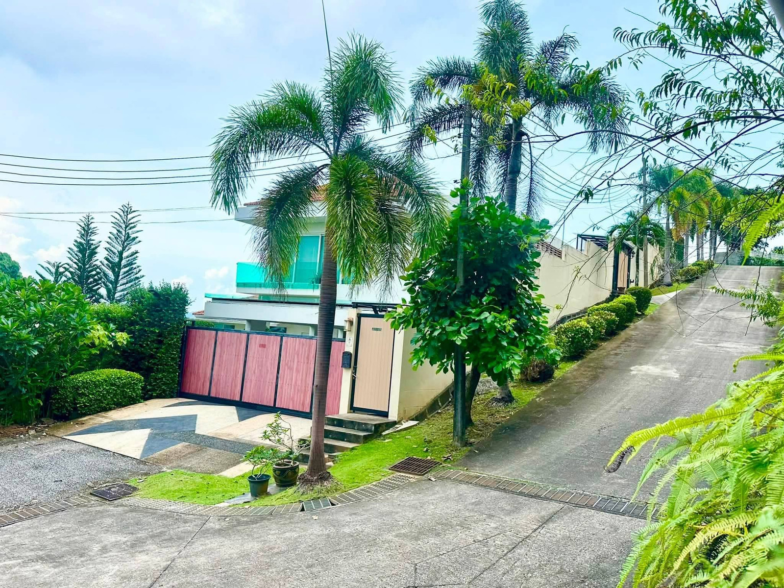 SR01✨ขายด่วน Poolvillaforsale #เหมาะสำหรับอยู่อาศัยบ้านพักตากอากาศหรือการลงทุนปล่อยเช่าที่ให้ผลตอบแทนสูง🔥 ขายด่วน! ซีวิวพูลวิลล่า ใกล้สนามกอล์ฟมิชชั่นฮิลส์ ภูเก็ต  – รูปที่ 3