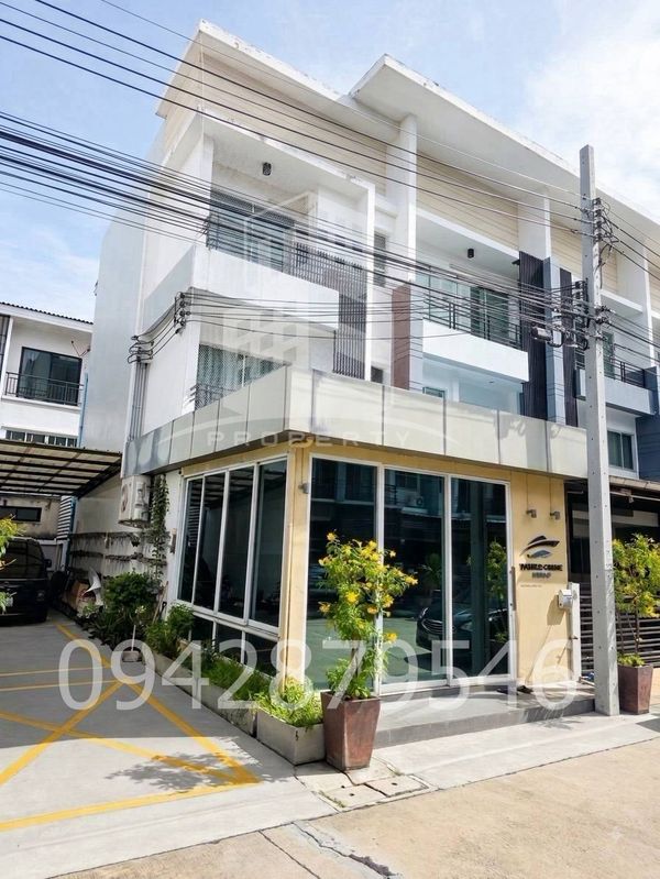 !!!Urgent, 3-story home office for sale, corner unit, Autumn Phetkasem 114, good location, only 20 meters from the main Phetkasem road.