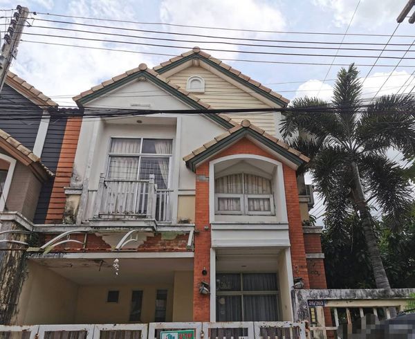 95643 - ขายด่วน !! ทาวน์เฮ้าส์หลังมุม โครงการหมู่บ้านวรางกูล คลอง 3 เนื้อที่ใหญ่ 24.4 ตร.วา