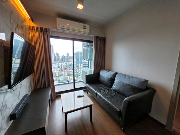 2 bed corner room on 22 floor for rent