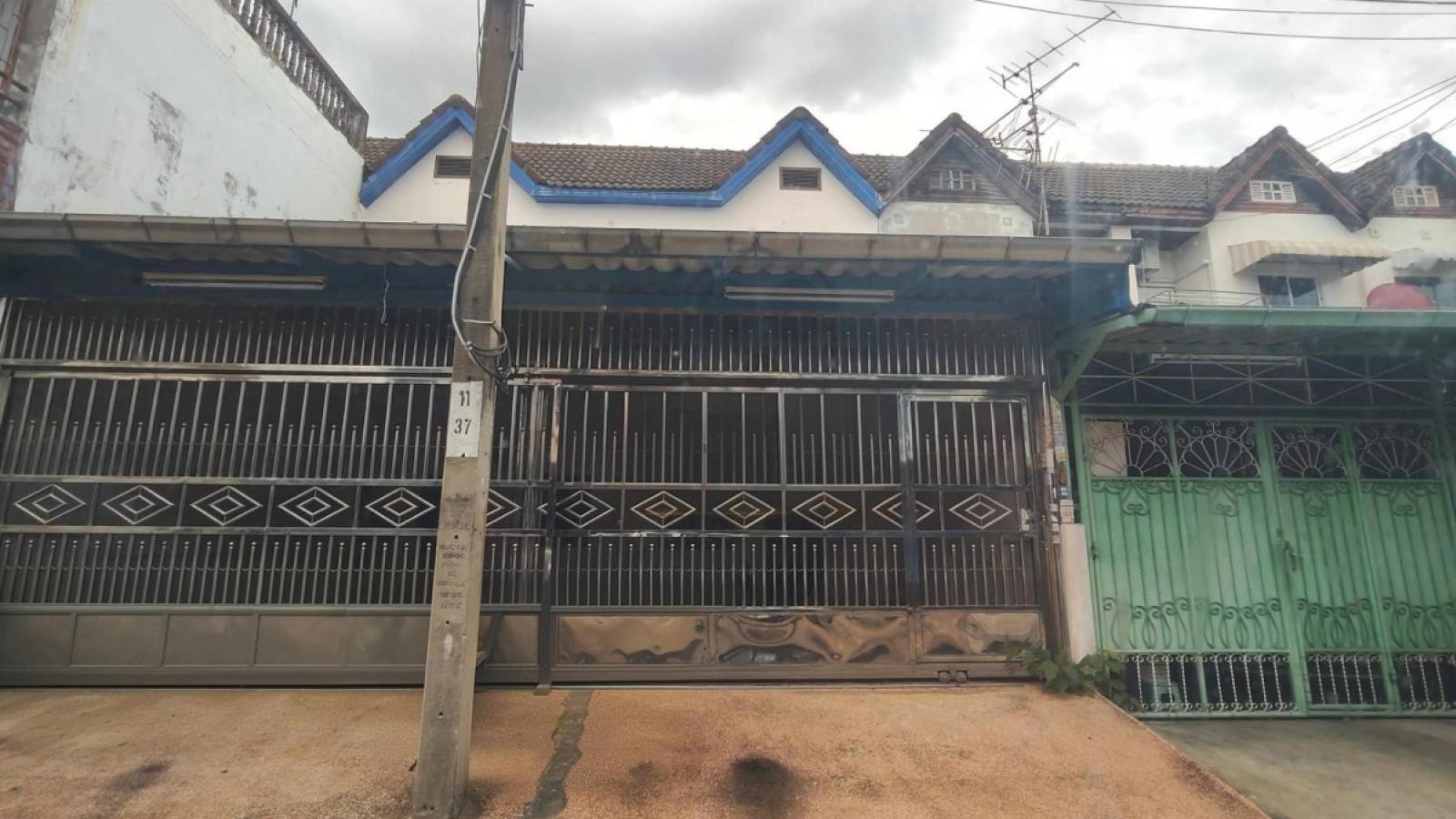 For Sale Two-story townhouses for sale, two units side-by-side, 36 square wah each. , Khwaeng Khlong Bang Phran , Bang Bon , Bangkok , CX-171903 For Sale Two-story townhouses for sale, two units side-by-side, 36 square wah each. , Khwaeng Khlong Bang Phran , Bang Bon , Bangkok , CX-171903