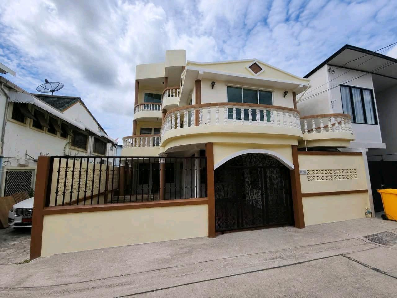หมู่บ้านอยู่เจริญ 99 | รัชดา–ลาดพร้าว เหมาะอยู่อาศัย / ครอบครัวใหญ่ / Home Office / จดทะเบียนบริษัทได้ใกล้ MRT ถึง 2 สาย — ลาดพร้าว & ภาวนา