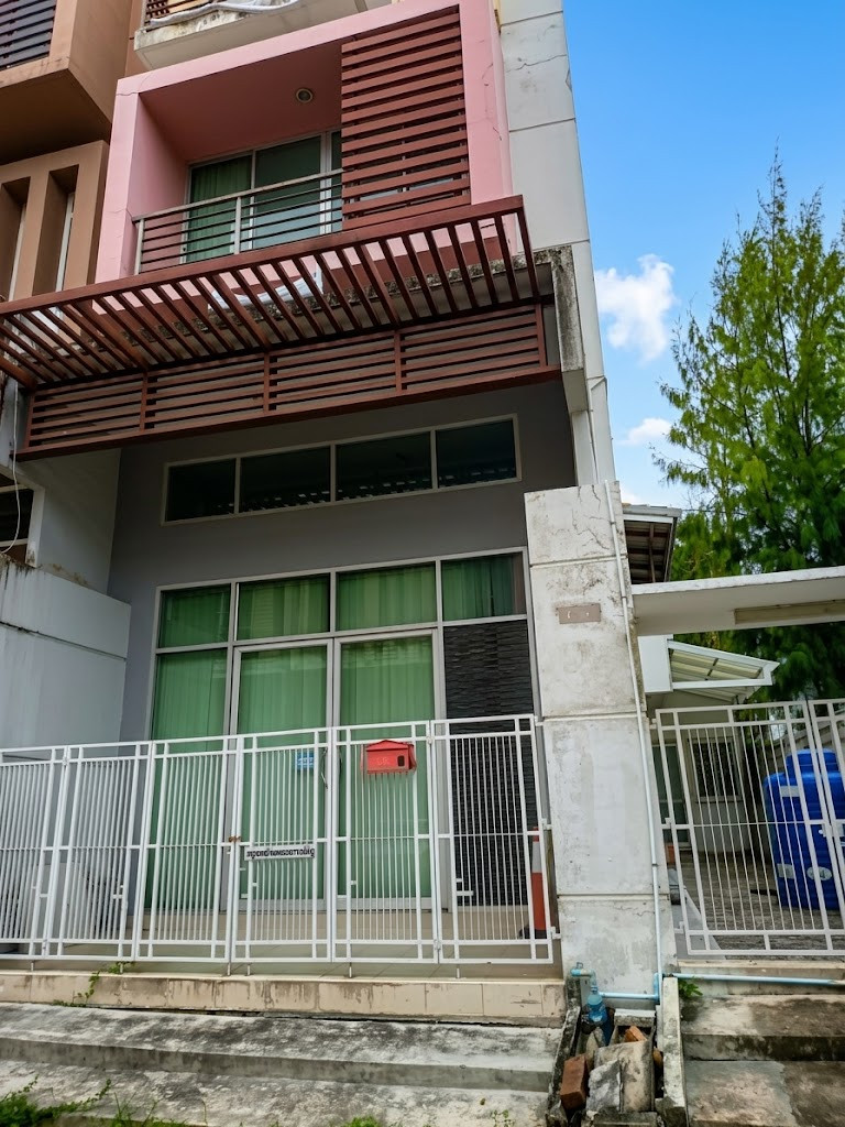 ด่วน! ขายขาดทุน ทาวน์โฮม/ออฟฟิศ 3.5 ชั้น RK Office Park สุวินทวงศ์ สภาพกริ๊บพร้อมเข้าอยู่ โอกาสทองราคาดีที่สุด ช้าหมดอดแน่นอน!  – รูปที่ 3