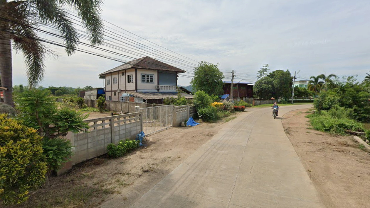 Heaven for garden lovers! Releasing land title deed, beautiful plot, 293.1 sq m., already filled in, fully fenced, next to a paved road, fronting next to the river. The back has a view of the rice fields. Wiang Chai District, Chiang Rai, price in the hund – รูปที่ 2