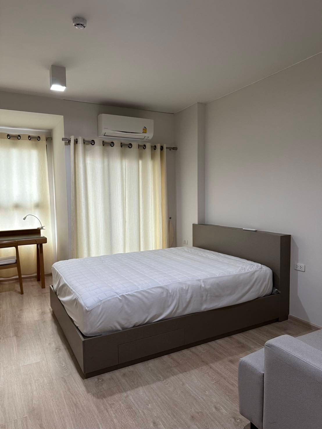 jo611 ให้เช่าคอนโดห้องมุม คุ้มสุดในโครงการ Ideo Sathorn Wongwian Yai ใกล้ BTS วงเวียนใหญ่ 