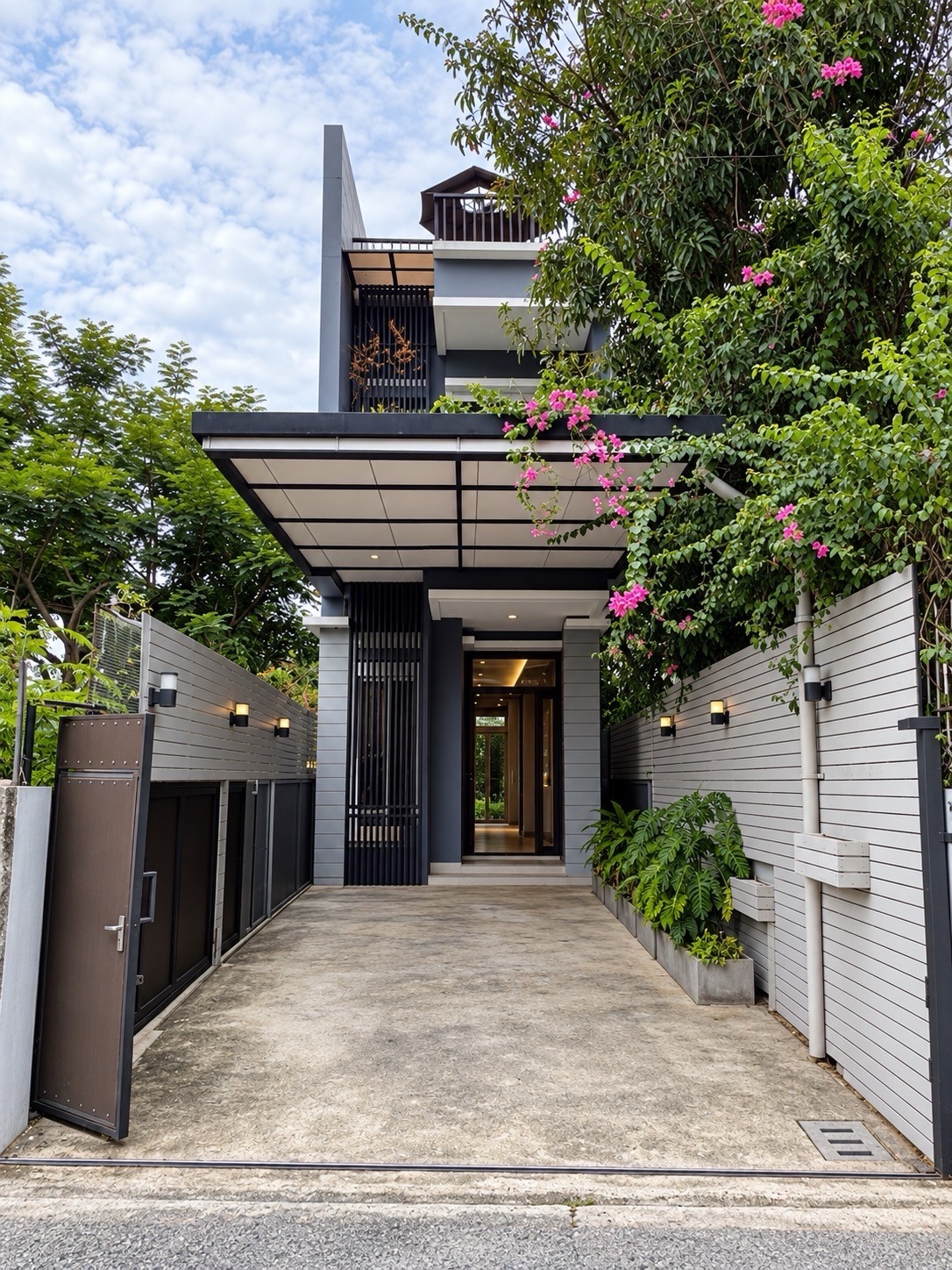 For Rent Escape House Thonglor are Welcome Pet Friendly for Rent For Rent Escape House Thonglor are Welcome Pet Friendly for Rent