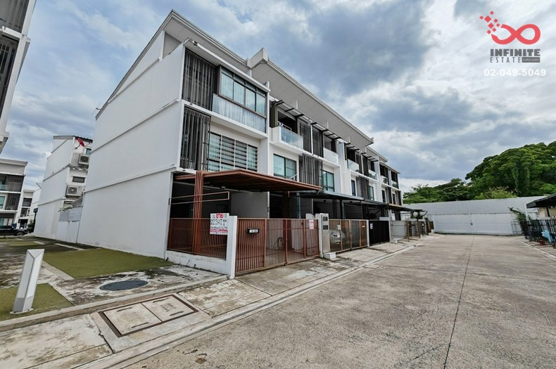 3-story townhome for sale, behind Landmark Ekkamai-Ramindra. Sukonthasawat Road 3-story townhome for sale, behind Landmark Ekkamai-Ramindra. Sukonthasawat Road