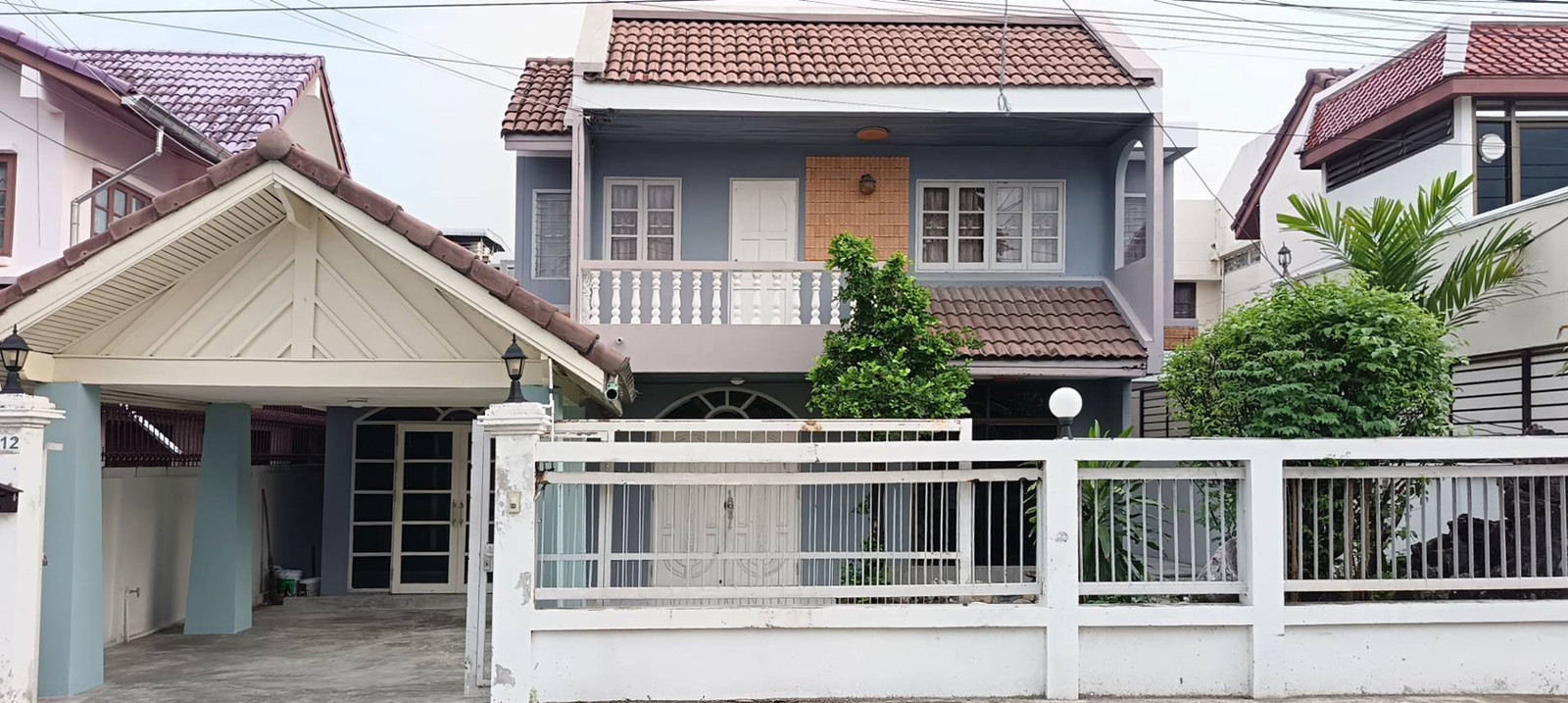  ให้เช่าบ้านเดี่ยว 2 ชั้น 60 ตรว. ซ.ลาดพร้าว 64 สิ่งแวดล้อมดี สงบ แต่ใกล้ รถไฟฟ้า MRT สายสีเหลือง สถานีลาดพร้าว 71 และทะลุออกรัชดาภิเษกได้