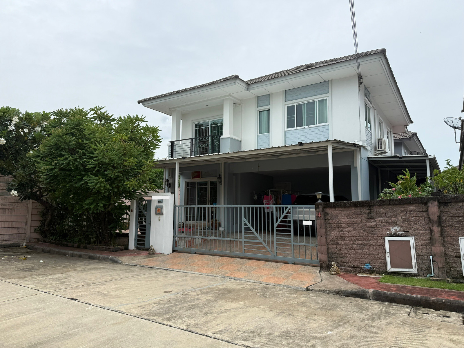 For rent, detached house on the edge of The Plant Bang Khae. Near The Mall Bang Khae, near MRT Lak Song.