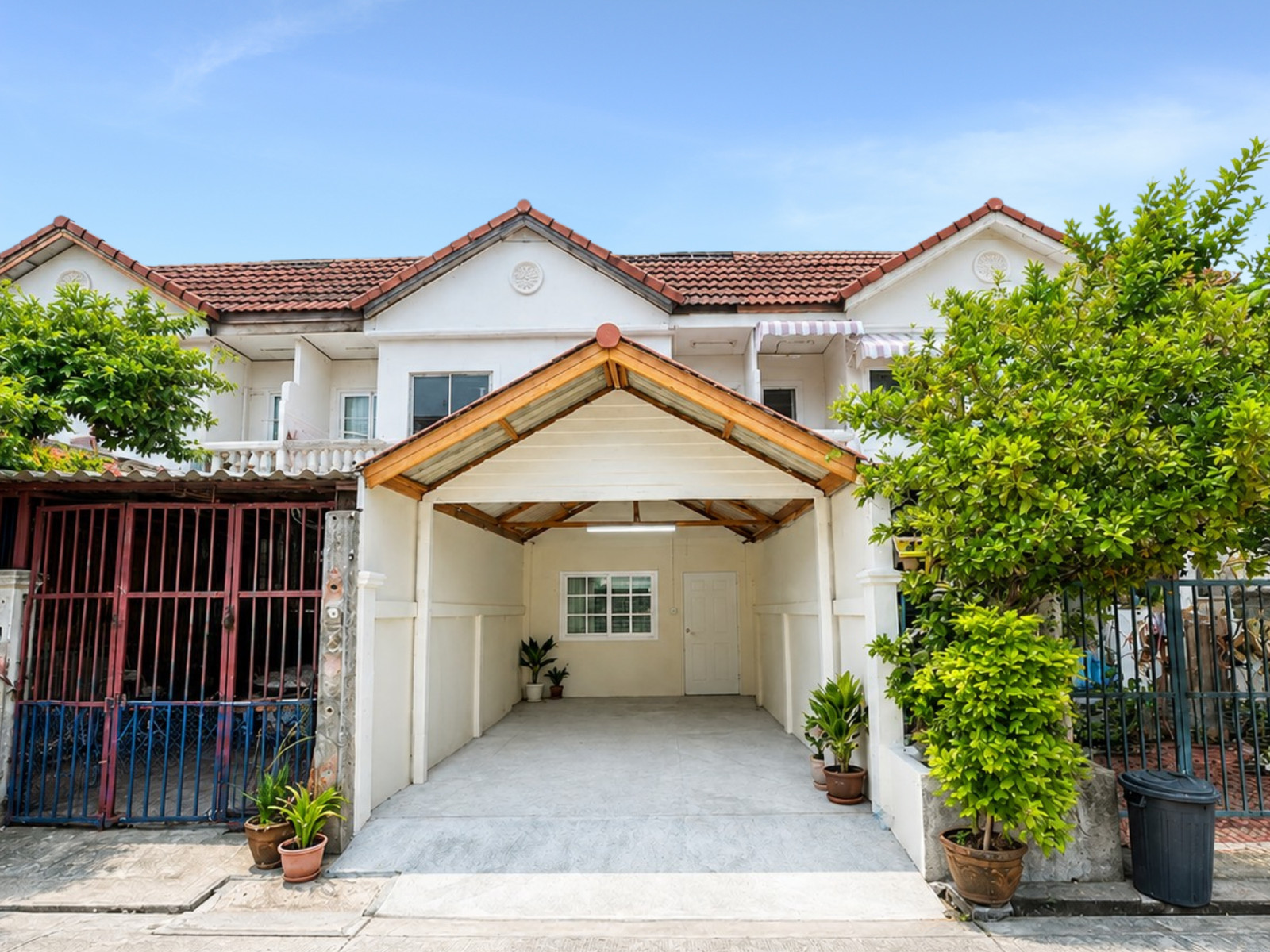 2-story townhouse, Mitpracha Village, Phahonyothin 54, completely renovated, 3 bedrooms, 2 bathrooms, 19.7 sq m, kitchen addition + garage, Green Line Skytrain. Don Mueang Airport (Currently being renovated) 2-story townhouse, Mitpracha Village, Phahonyothin 54, completely renovated, 3 bedrooms, 2 bathrooms, 19.7 sq m, kitchen addition + garage, Green Line Skytrain. Don Mueang Airport (Currently being renovated)