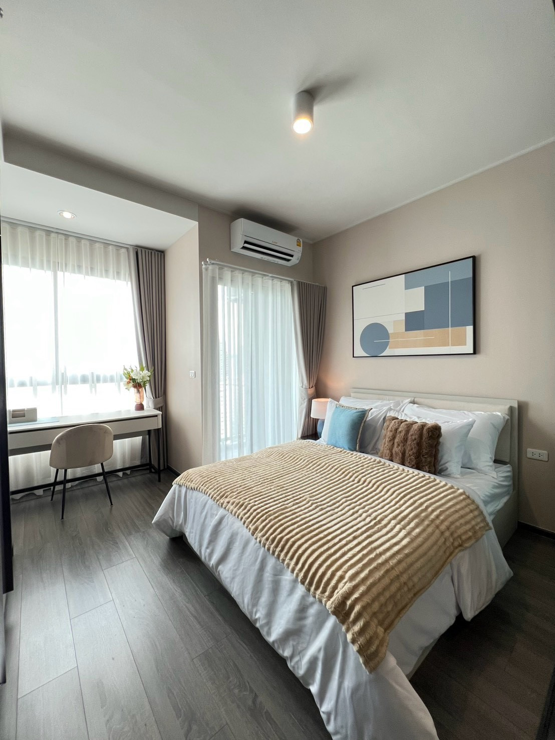 New room for rent before anyone else, BTS Phra Khanong location, walkable.