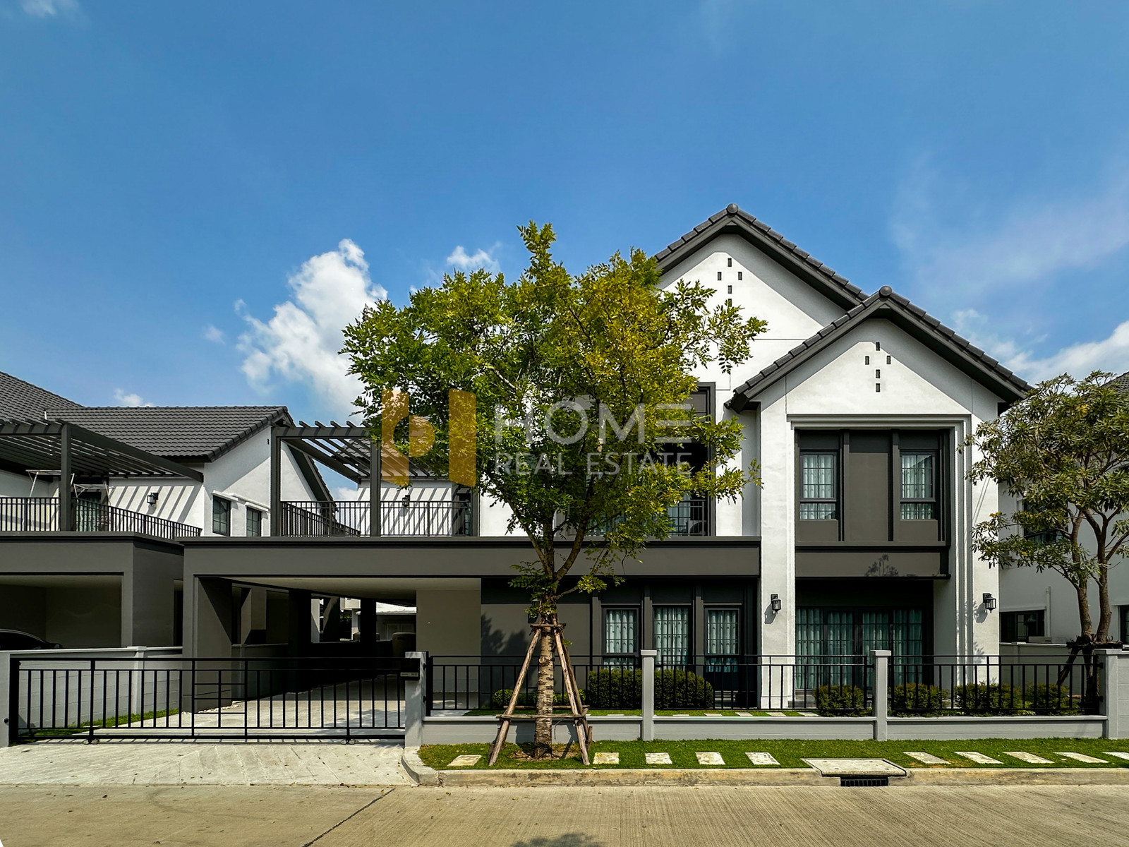 เซนโทร บางนา เฟส 2 / 4 ห้องนอน (ขาย), Centro Bangna Phase 2 / 4 Bedrooms (FOR SALE) DA179 