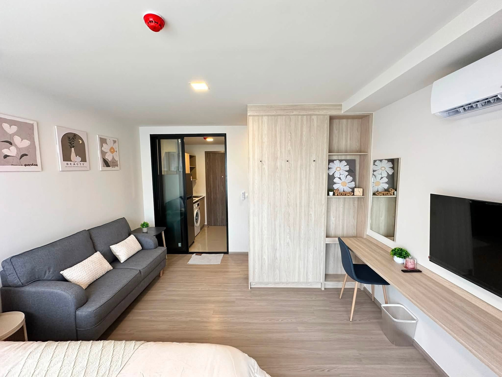 RC090026 Condo pet friendly for rent at The Muve 107 near BTS Bearing, Sukhumvit 107 area. RC090026 Condo pet friendly for rent at The Muve 107 near BTS Bearing, Sukhumvit 107 area.