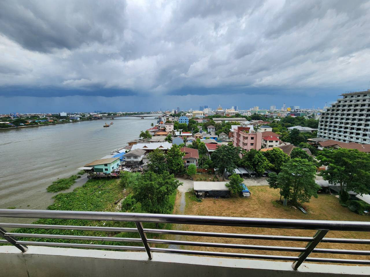 Big room condo View of the Chao Phraya River! For sale: Riverine Place Condominium (141.43 sq m.) only 8.74 million baht. – รูปที่ 2