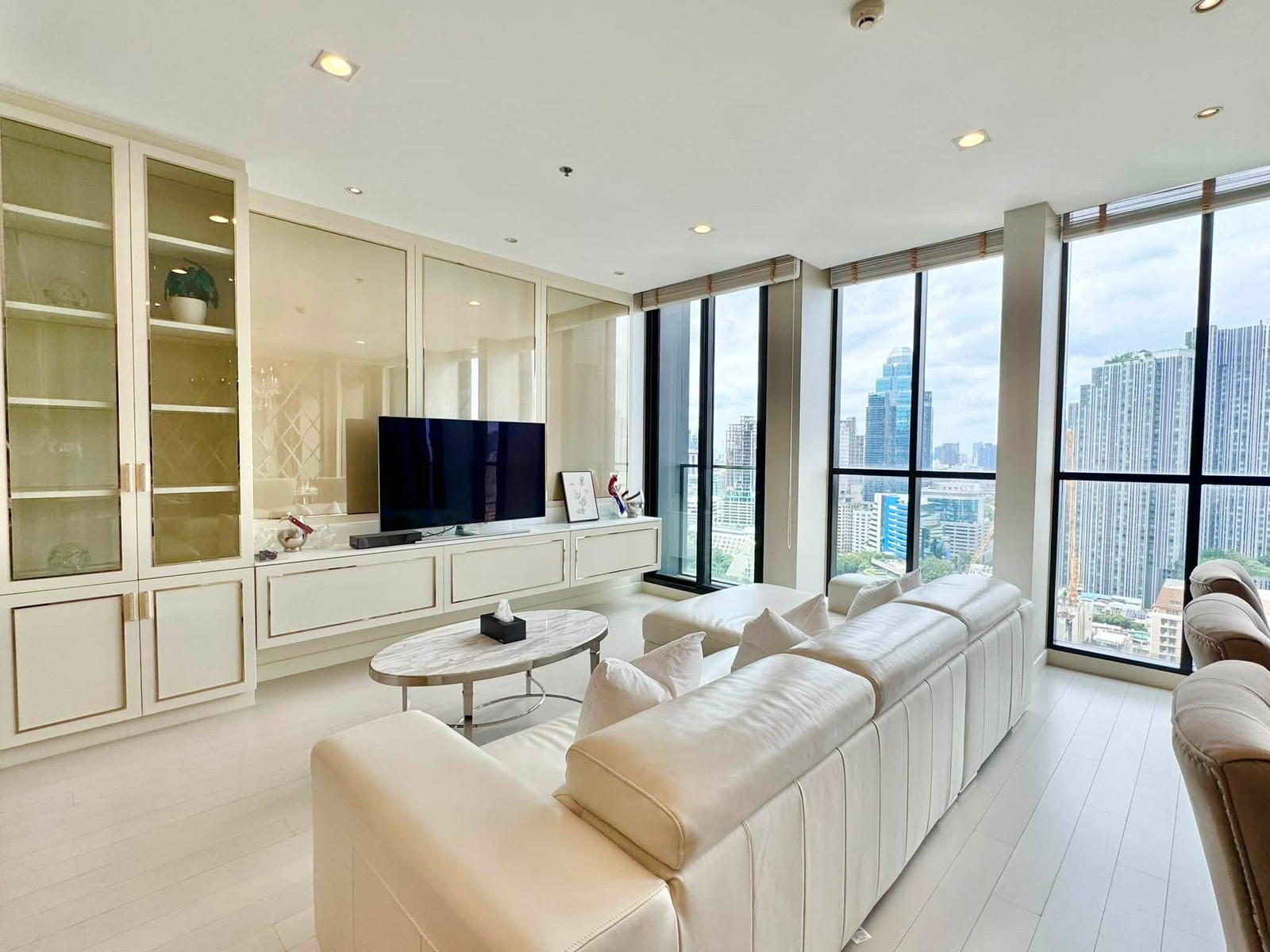 ✨ Exclusive Unit for Rent | Noble Ploenchit | 2 Bedroom | Unblocked city view ✨ Exclusive Unit for Rent | Noble Ploenchit | 2 Bedroom | Unblocked city view