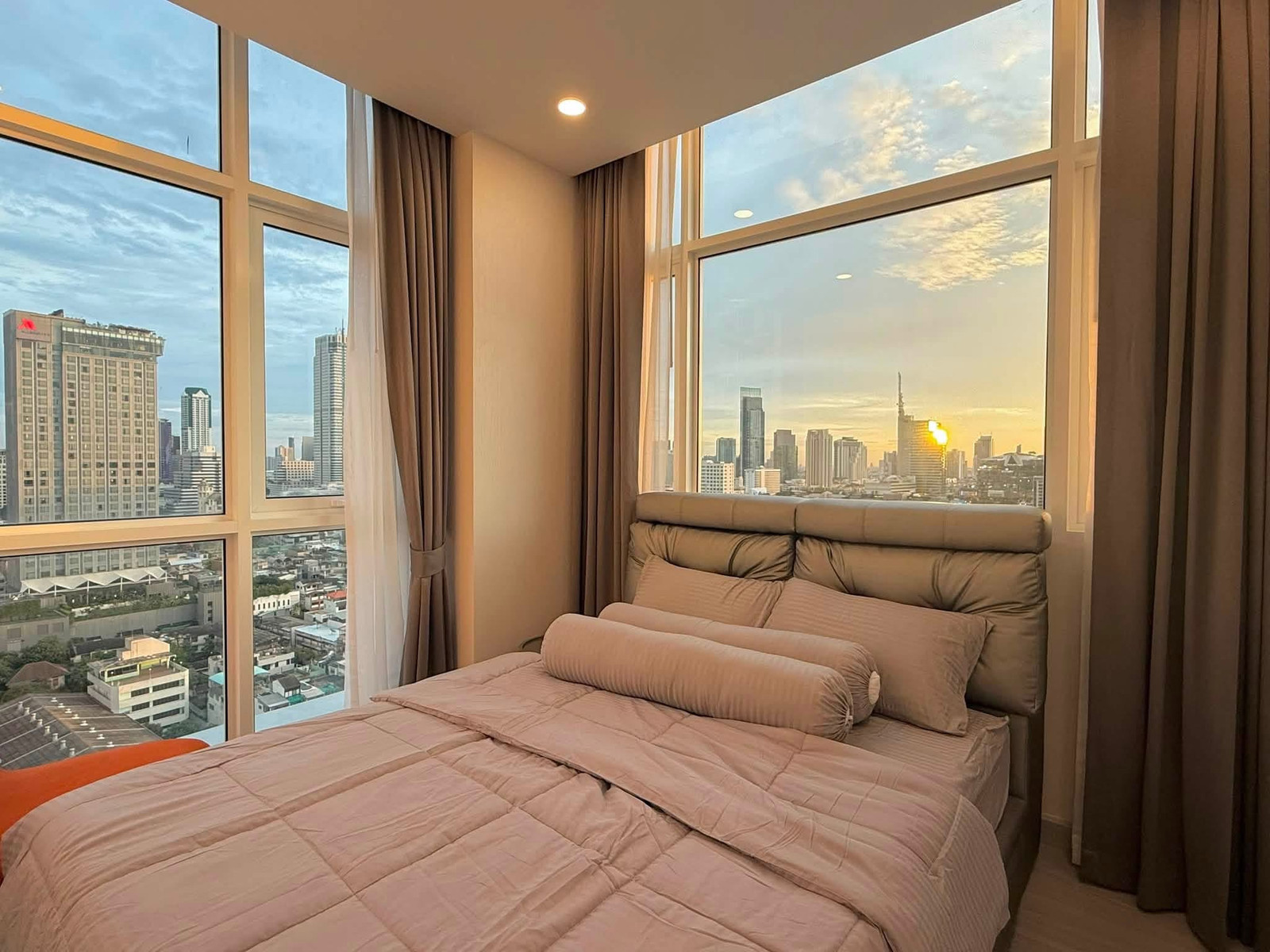 Condo for rent, Supalai Premier Si Phraya-Samyan, 2 bedrooms, 2 bathrooms, beautiful room, very good view. Condo for rent, Supalai Premier Si Phraya-Samyan, 2 bedrooms, 2 bathrooms, beautiful room, very good view.