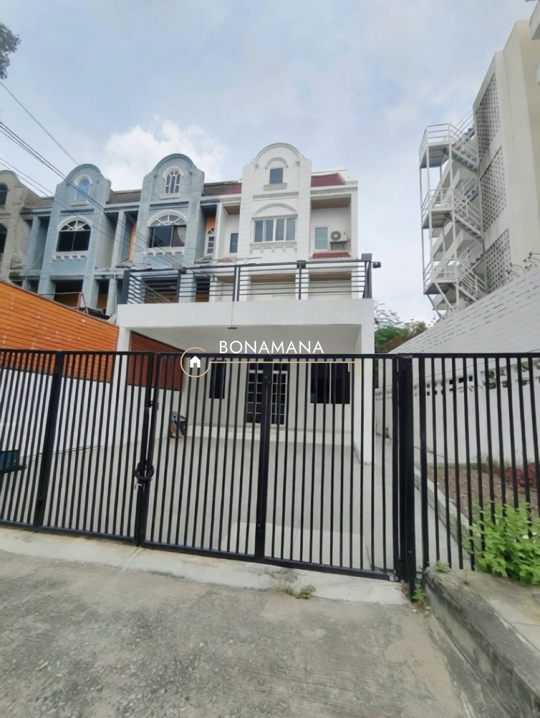 เช่า/ขาย ทาวน์โฮม/โฮมออฟฟิศ หลังริม ลาดพร้าว 91 (MRT มหาดไทย 950m) 