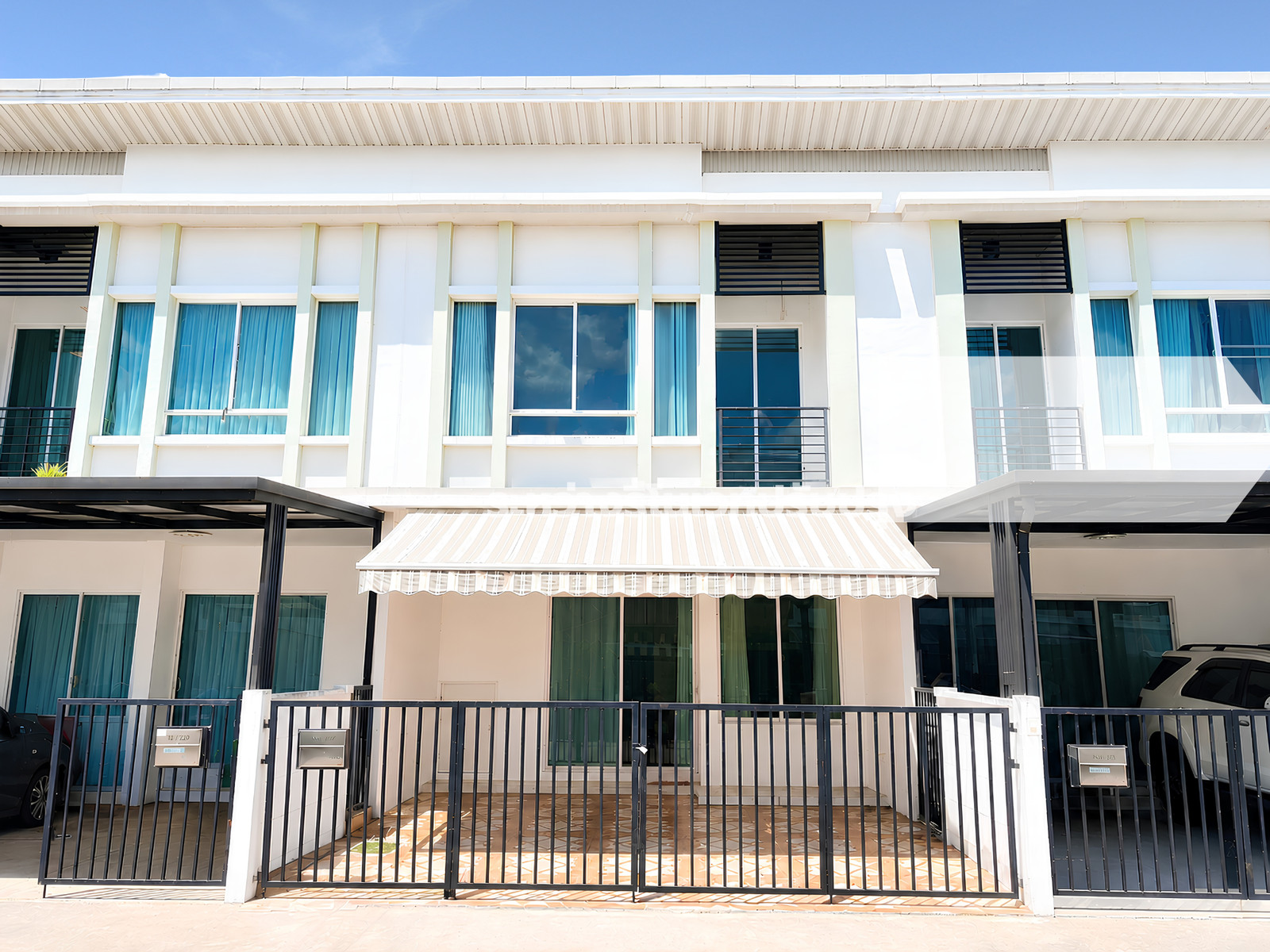 Townhouse, 2 floors, 4 bedrooms, 21.1 wa, Pleno Village, Ramindra - Wongwaen, garage addition + kitchen extension, near Fashion Island. Pink Line Currently undergoing renovation Townhouse, 2 floors, 4 bedrooms, 21.1 wa, Pleno Village, Ramindra - Wongwaen, garage addition + kitchen extension, near Fashion Island. Pink Line Currently undergoing renovation