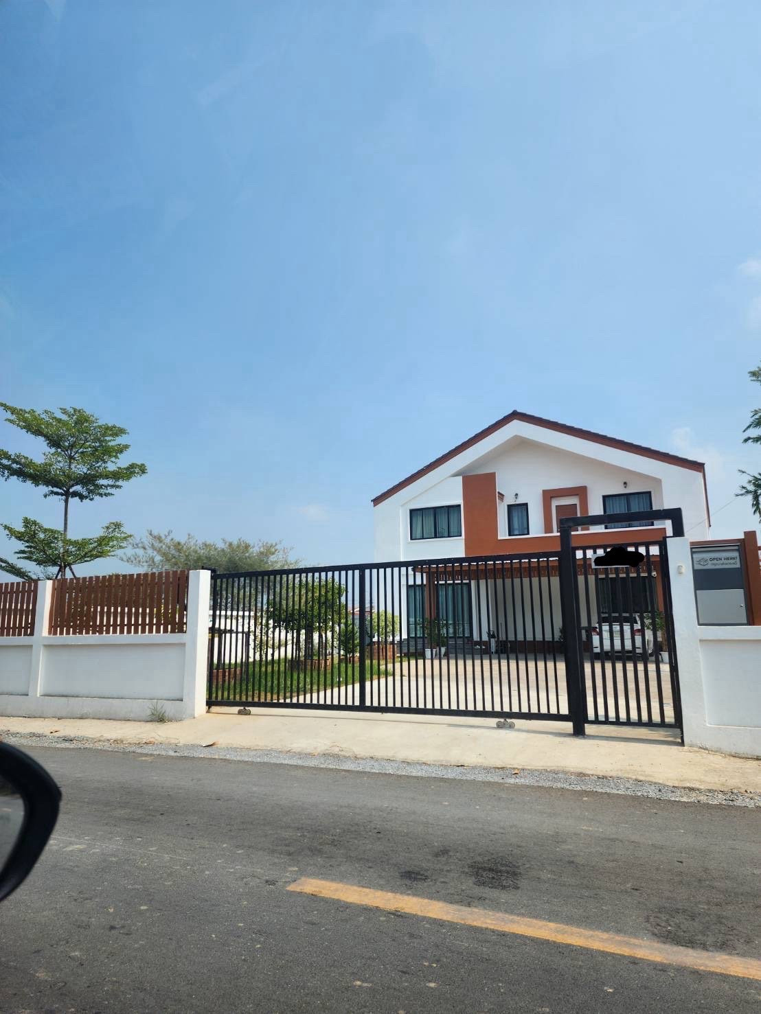 Very beautiful house for sale, 3 bedrooms, 3 bathrooms, parking for 6 cars.