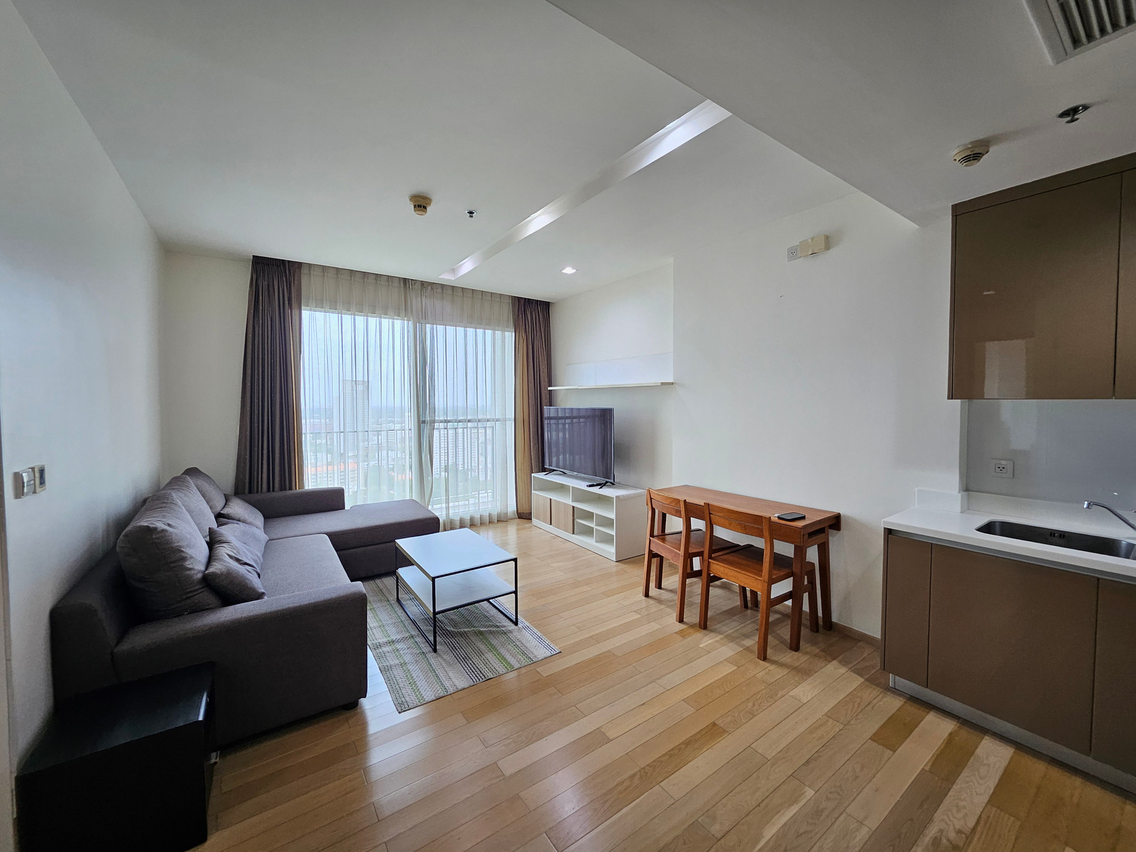 Best price in the building, beautiful room, city view, high floor, Luxury Condo, next to BTS Thonglor. Best price in the building, beautiful room, city view, high floor, Luxury Condo, next to BTS Thonglor.