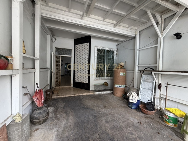Prime Huai Khwang Location! 2BR Townhome near MRT & Ratchada | THB 4M No.59-HH-69017 Prime Huai Khwang Location! 2BR Townhome near MRT & Ratchada | THB 4M No.59-HH-69017