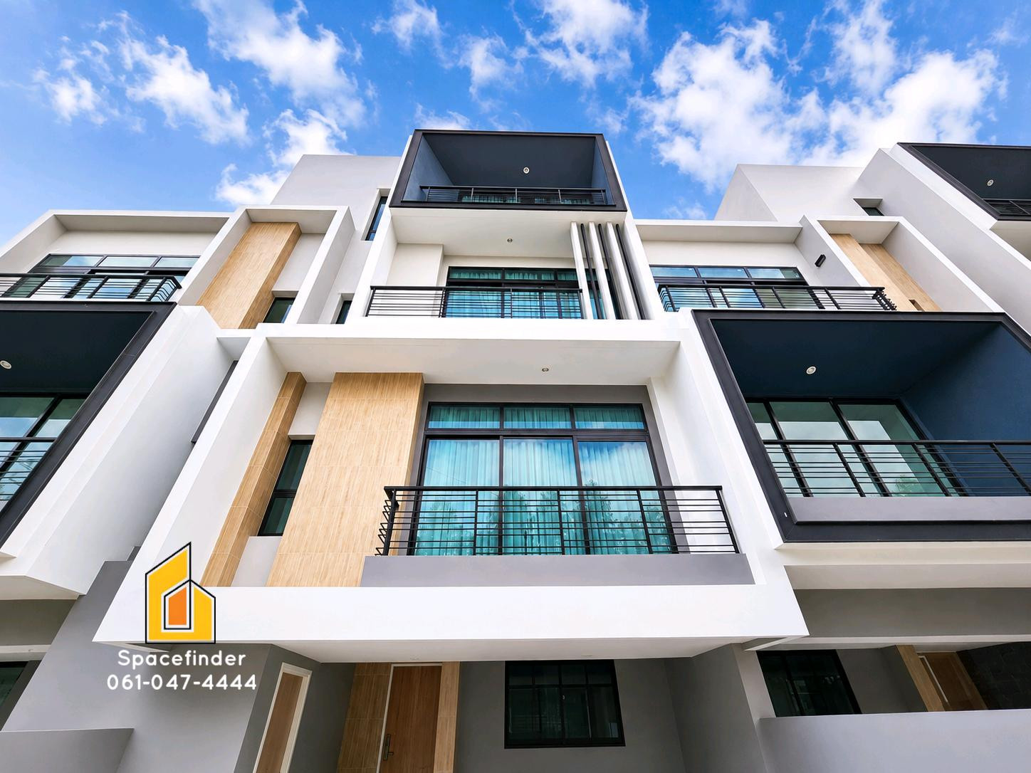 Pet friendly 3 Bedrooms Townhouse In Gated Community In Krungthep Kreetha Area For Rent Call Spacefinder 061-047-4444 Pet friendly 3 Bedrooms Townhouse In Gated Community In Krungthep Kreetha Area For Rent Call Spacefinder 061-047-4444
