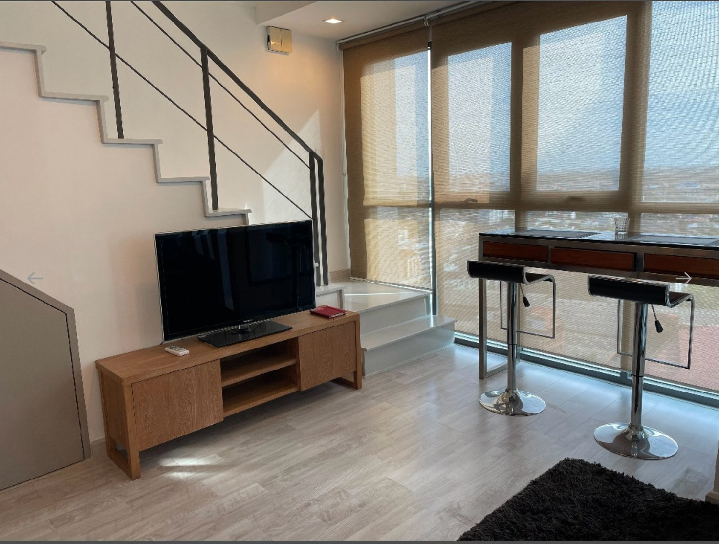 For rent ห้อง 2 ชั้น ขนาด 45 ตารางเมตร ชั้นสูง ราคา 30,000 บาท สนใจติดต่อ  line: kanomtarn – รูปที่ 2