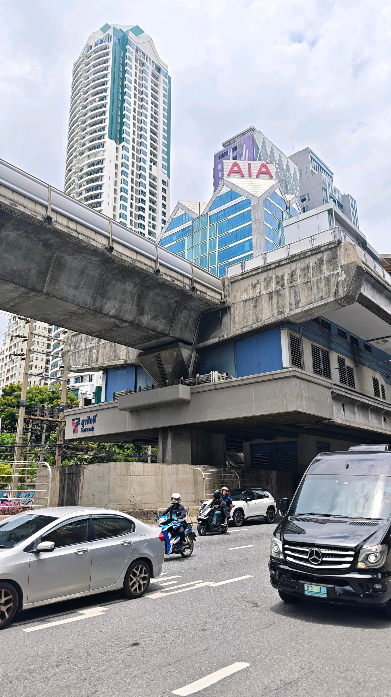 ขายบ้านพร้อมที่ดินทำเลสวยซอยเจริญราษฎร์ สถานี ขายบ้านพร้อมที่ดินทำเลสวยซอยเจริญราษฎร์ สถานี