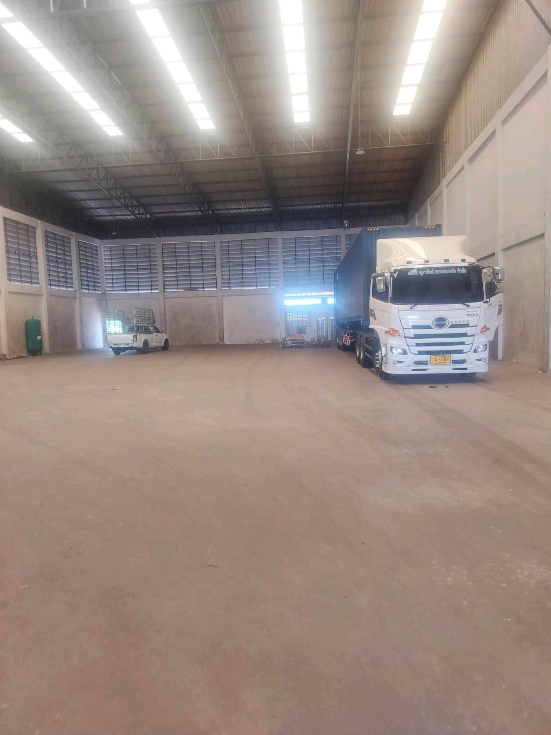 Factory warehouse for rent in Wang Noi District, Ayutthaya Province, has a 2-story office.