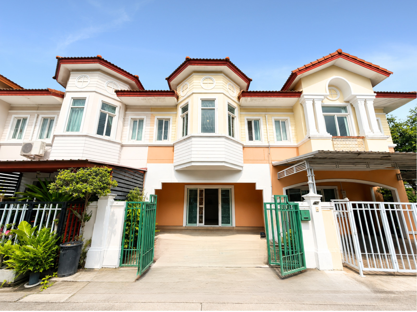 2-story townhome, The Connect 5, Ramintra Wongwaen, newly decorated, near Ramintra Wongwaen, Kanchanaphisek Road. Pink Line (under renovation) 2-story townhome, The Connect 5, Ramintra Wongwaen, newly decorated, near Ramintra Wongwaen, Kanchanaphisek Road. Pink Line (under renovation)