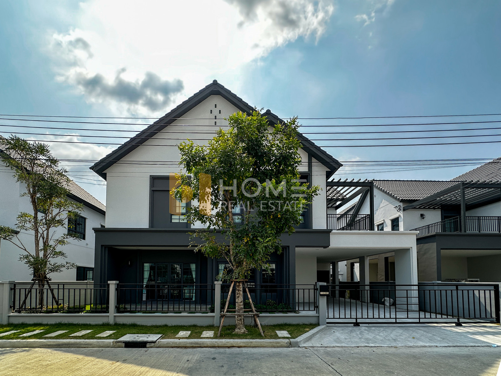 เซนโทร บางนา เฟส 2 / 4 ห้องนอน (ขาย), Centro Bangna Phase 2 / 4 Bedrooms (FOR SALE) DA178 