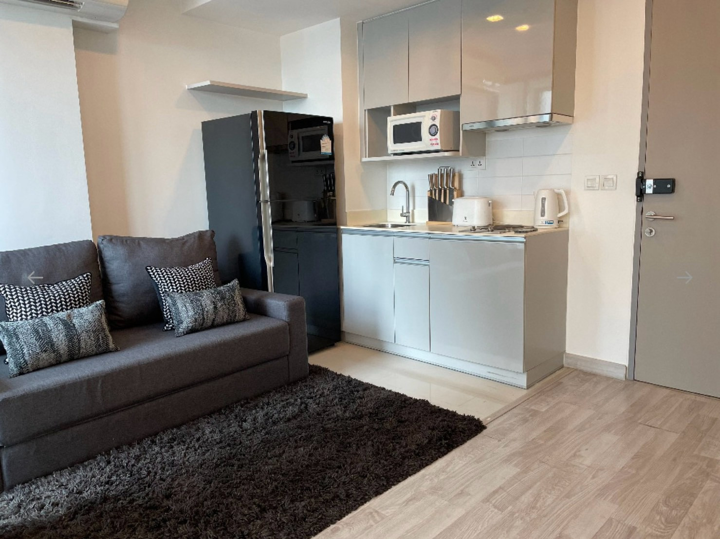 For rent ห้อง 2 ชั้น ขนาด 45 ตารางเมตร ชั้นสูง ราคา 30,000 บาท สนใจติดต่อ  line: kanomtarn – รูปที่ 4