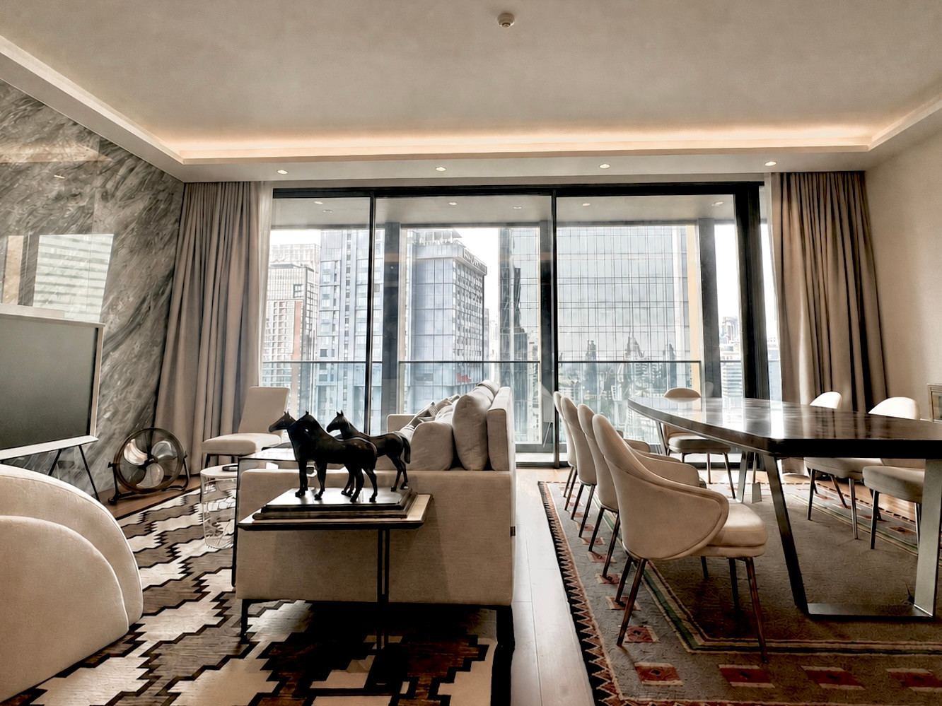 For rent: The Estelle Phrom Phong, price 195,000 baht, luxury condo in the heart of the city, spacious room. For rent: The Estelle Phrom Phong, price 195,000 baht, luxury condo in the heart of the city, spacious room.