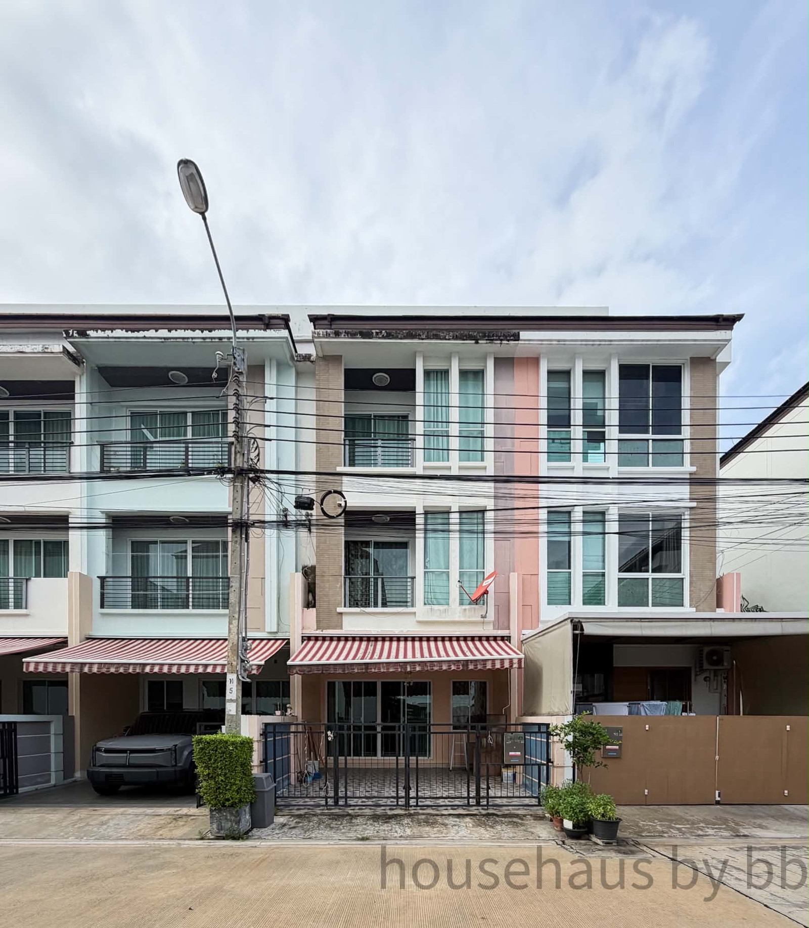🏡🩵 For rent! 3-story townhome, location next to BTS Wutthakat, Baan Klang Muang, Sathorn-Taksin, 2 / 3 bedrooms, 3 bathrooms, 2 parking spaces. 🏡🩵 For rent! 3-story townhome, location next to BTS Wutthakat, Baan Klang Muang, Sathorn-Taksin, 2 / 3 bedrooms, 3 bathrooms, 2 parking spaces.